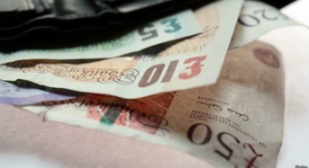 Във Великобритания  увеличиха минималната работна заплата