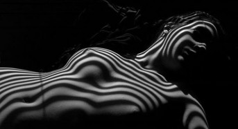 Нищо излишно: Голи тела, облечени само в сенки (галерия)