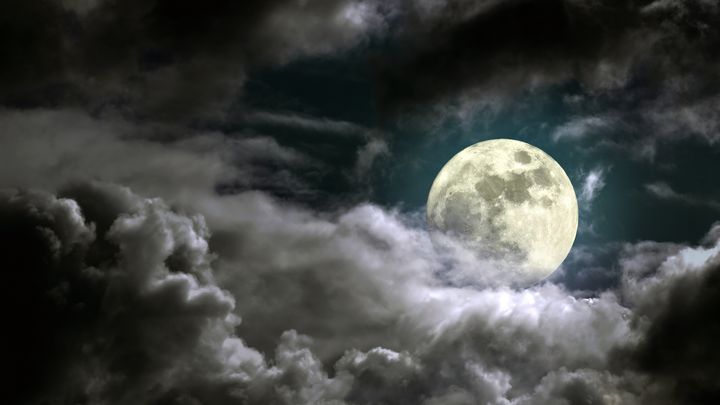 Бъдете особено внимателни! Пълнолунието на Черната Луна в Стрелец започна днес!