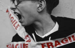 Стига сте се радвали! Научете се да злобеете и да страдате!