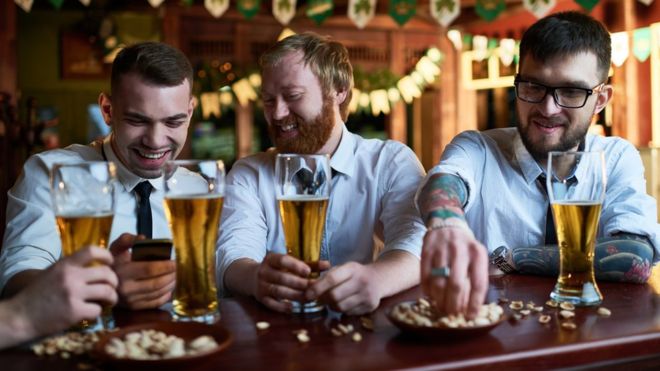 Британски учени: Халба  бира на ден   съкращава живота с половин година!