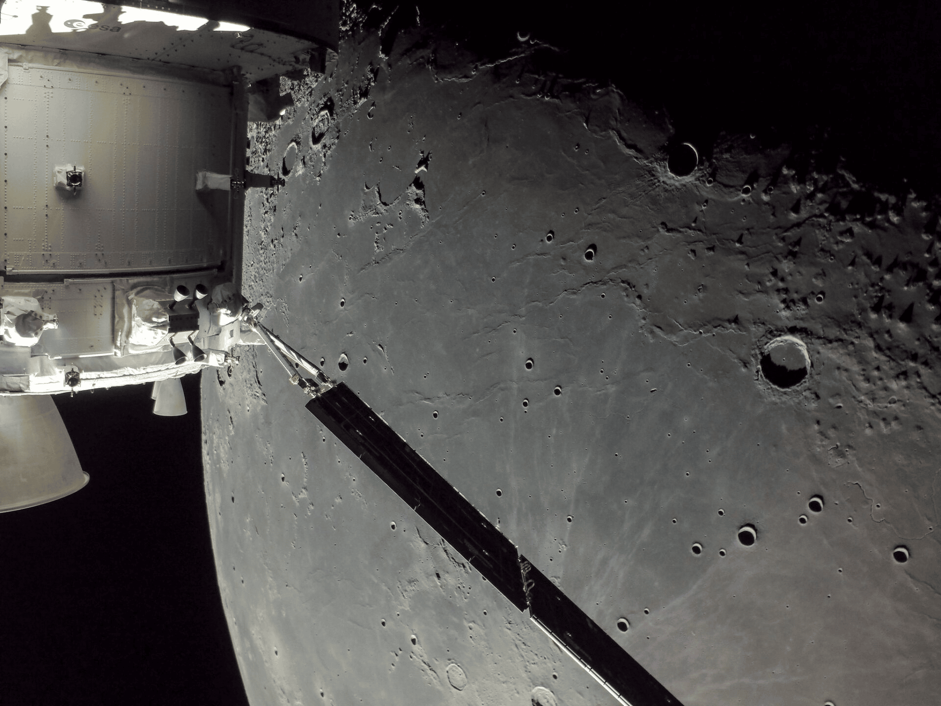 Космическа агенция разказа за лунната експедиция Артемида I Европейската космическа