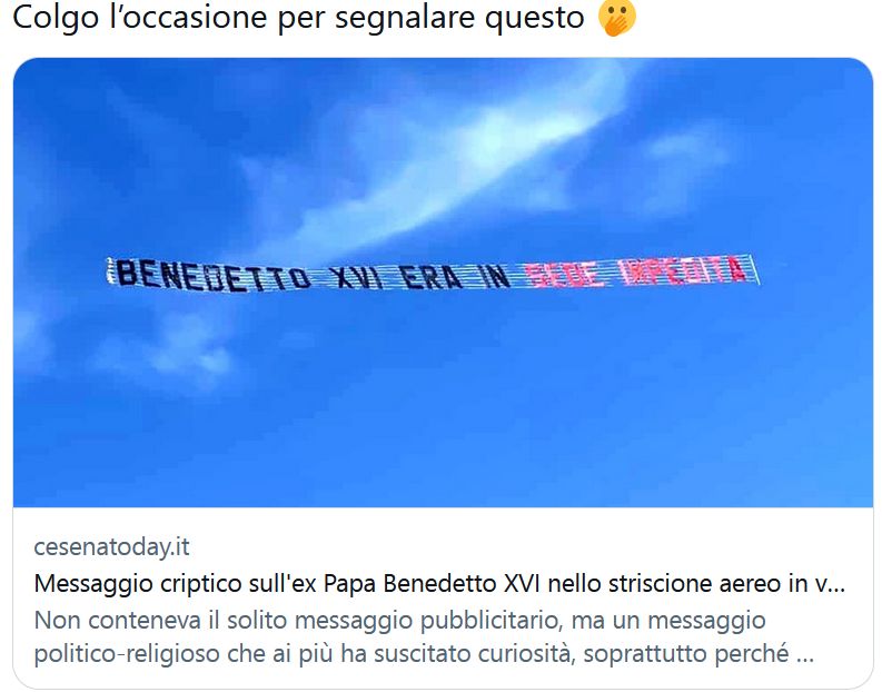 Снимка: „Антипапа“ Франциск: В небето над Италия се появиха послания в подкрепа на конспирацията за Ватикана